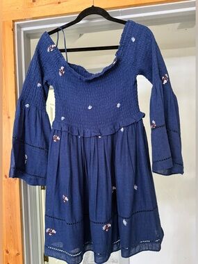 Women’s Navy Blue Floral Bell-Sleeve Dress